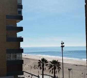 Encantador Apartamento Frente A La Playa Victoria Lägenhet Cádiz Exteriör bild